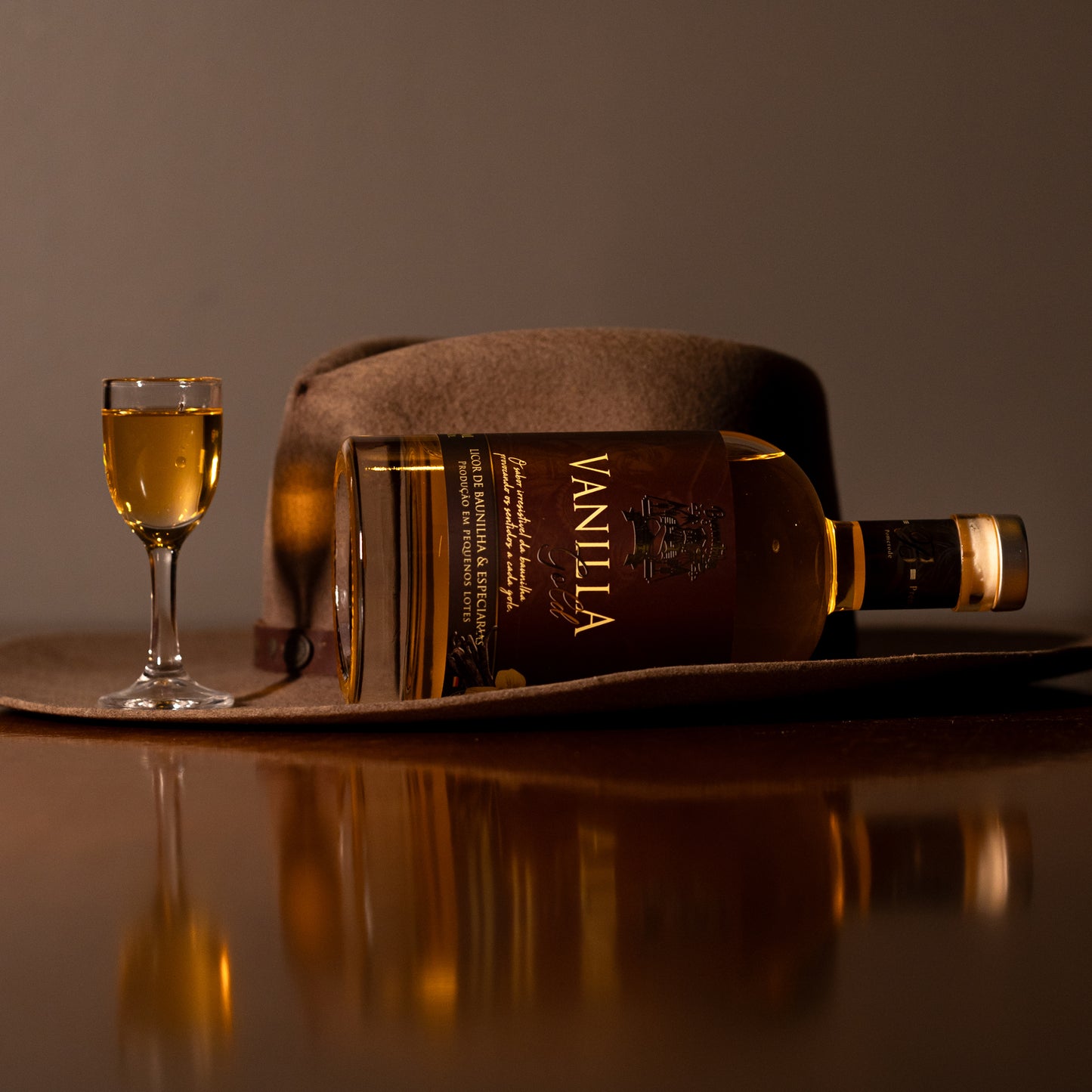 Vanilla Gold Brennstube - Licor de Baunilha e Especiarias  - encorpado e aromático, ideal para acompanhar café, sobremesas ou criar drinks