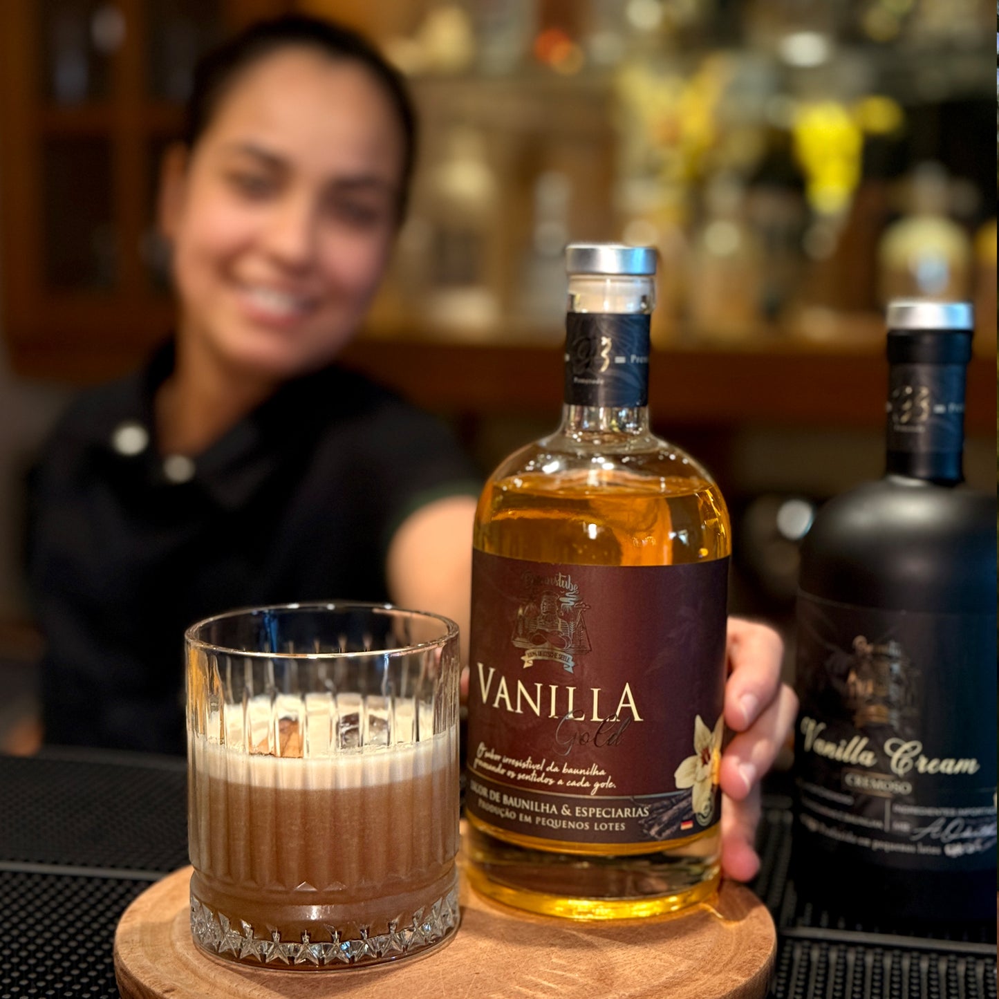 Vanilla Gold Brennstube - Licor de Baunilha e Especiarias  - encorpado e aromático, ideal para acompanhar café, sobremesas ou criar drinks